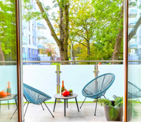 Over the River - przy rzece, parku, parking, Netflix i Max, samo centrum